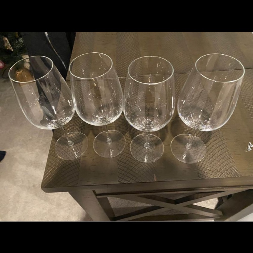 Crystal stemware, wine glass set